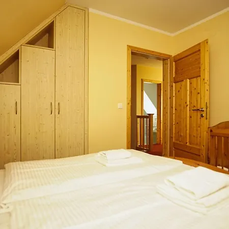 Nyaraló Strandnahes Ferienhaus Mit Ueberdachter Terrasse Und Kamin - Ferienhaus