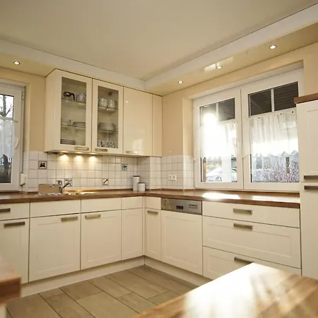 Strandnahes Ferienhaus Mit Ueberdachter Terrasse Und Kamin - Ferienhaus *